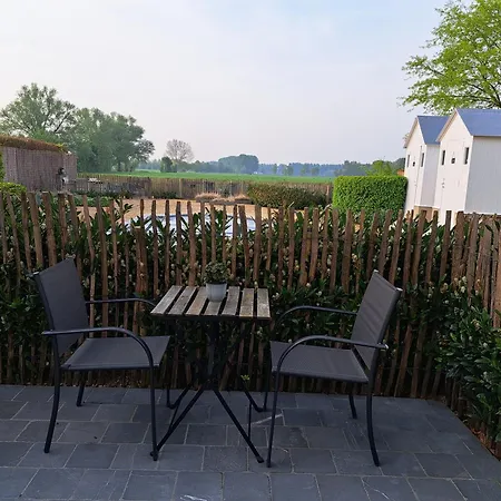 Casa-Cosi, Tourist & Business Suites & Flats With Reserved Parking And Private Terraces In Shared Garden With Seasonal Pool Included, Private Sauna Available Lokeren Exterior photo