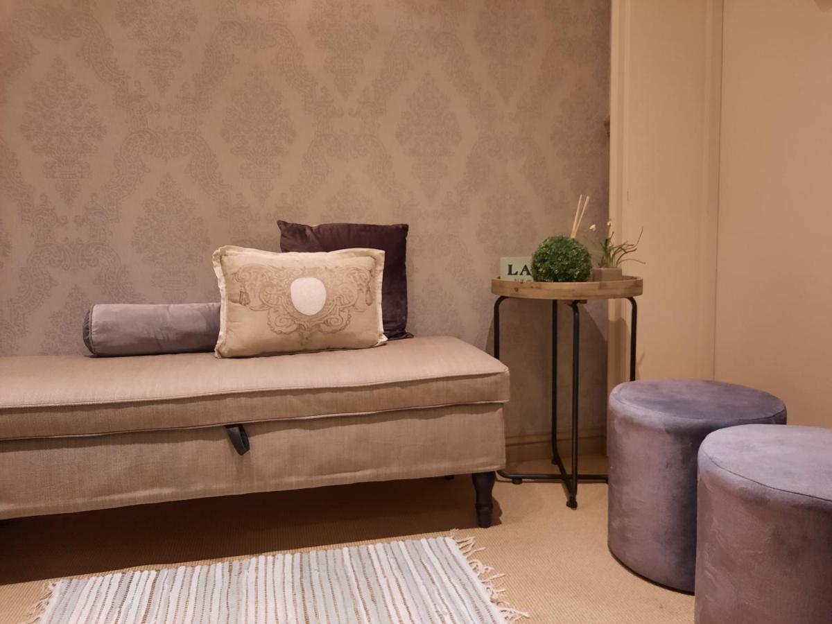 Casa-cosi: Flats With Parking, Terraces & Garden Pool Aparthotel Lokeren