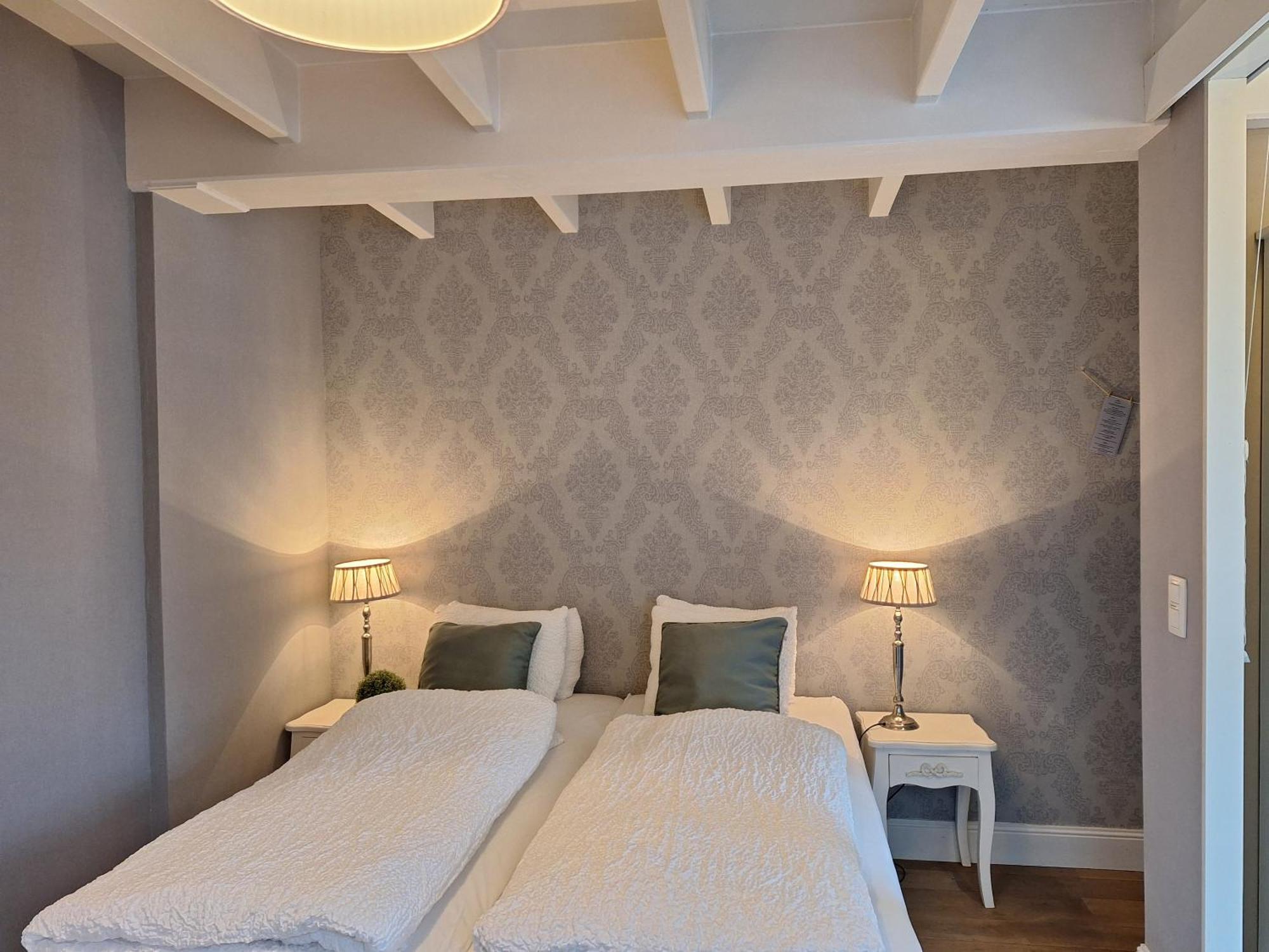 Aparthotel Casa-cosi: Flats With Parking, Terraces & Garden Pool